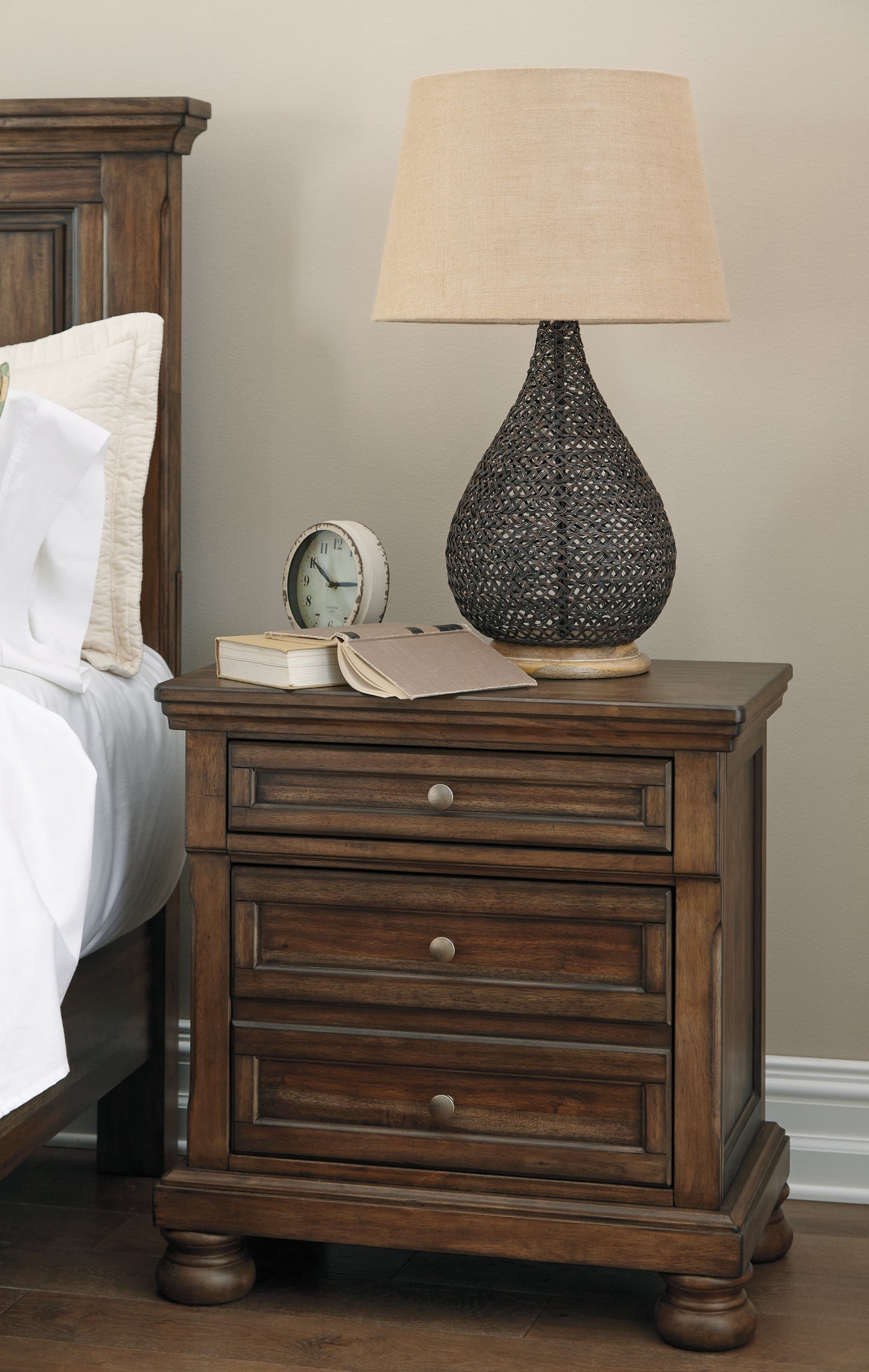 Flynnter Panel Bed With 2 Storage Drawers With Mirrored Dresser And 2 Nightstands