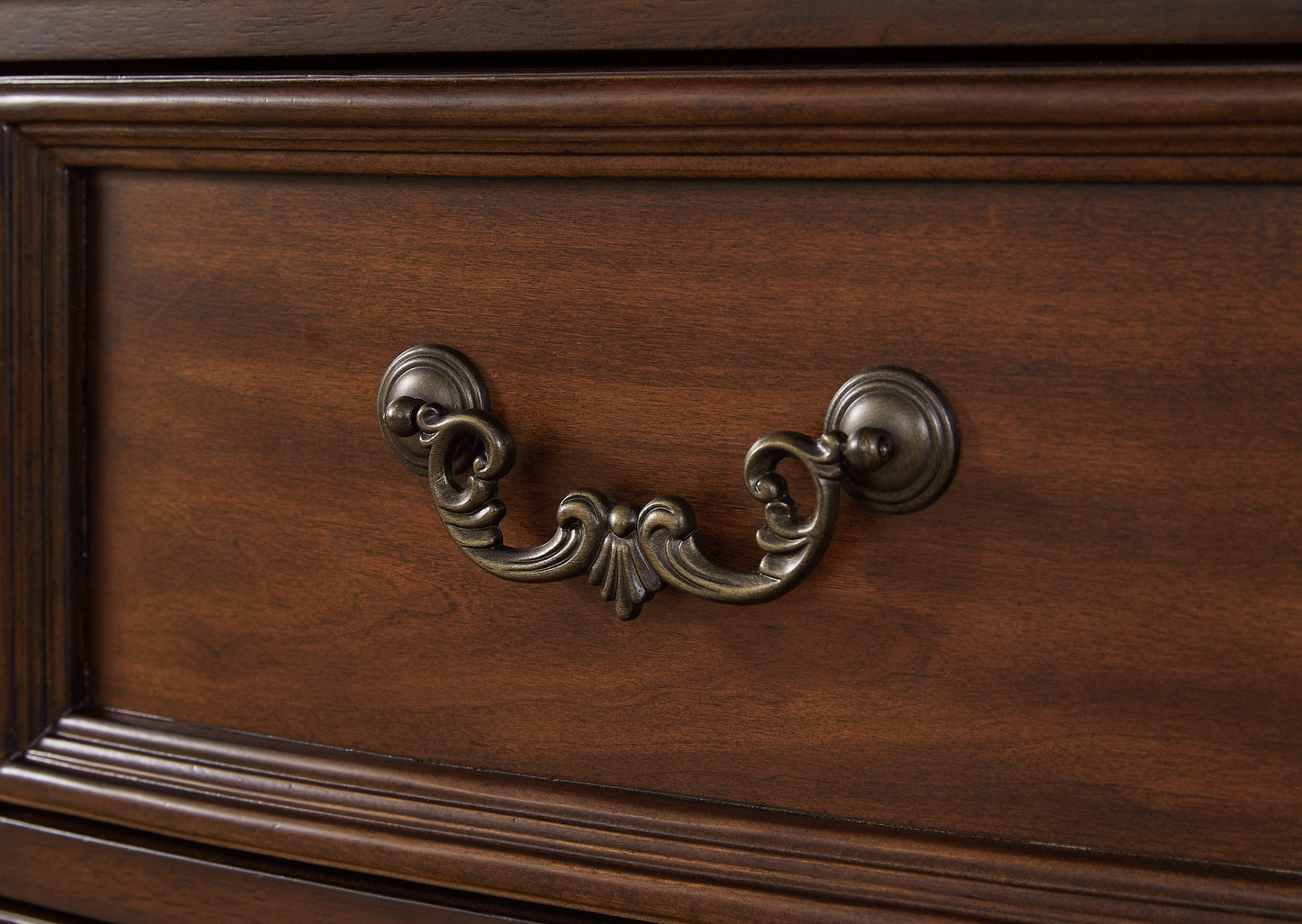 Lavinton King Poster Bed with Mirrored Dresser, Chest and Nightstand