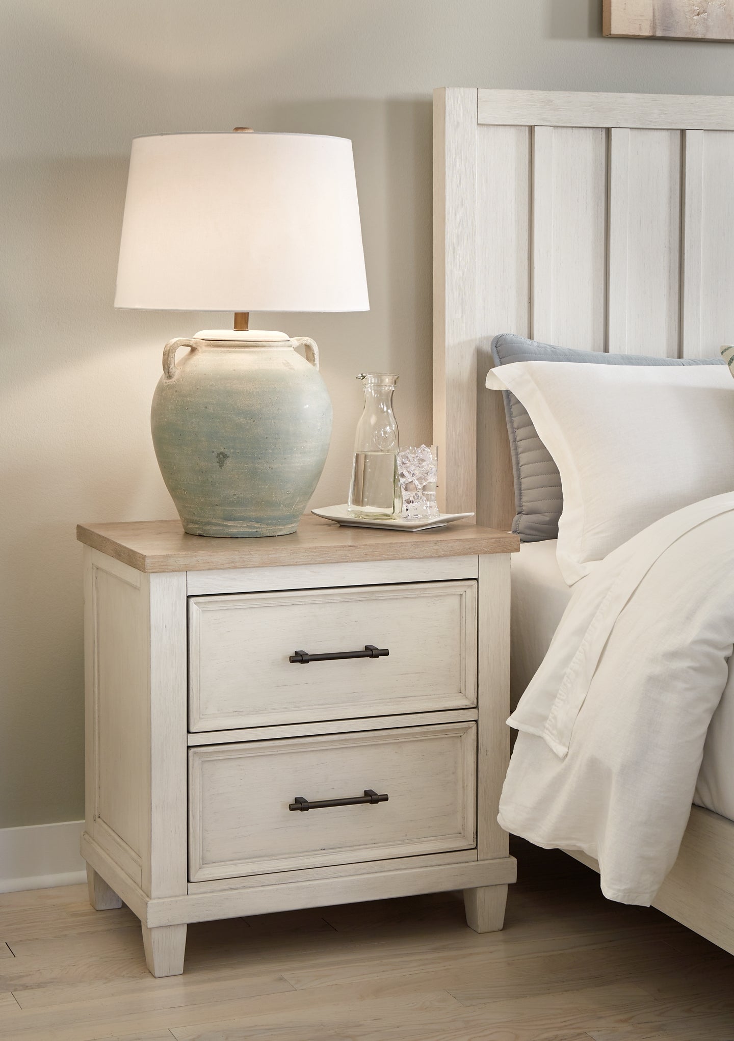 Shaybrock Queen Panel Bed with Mirrored Dresser and Nightstand