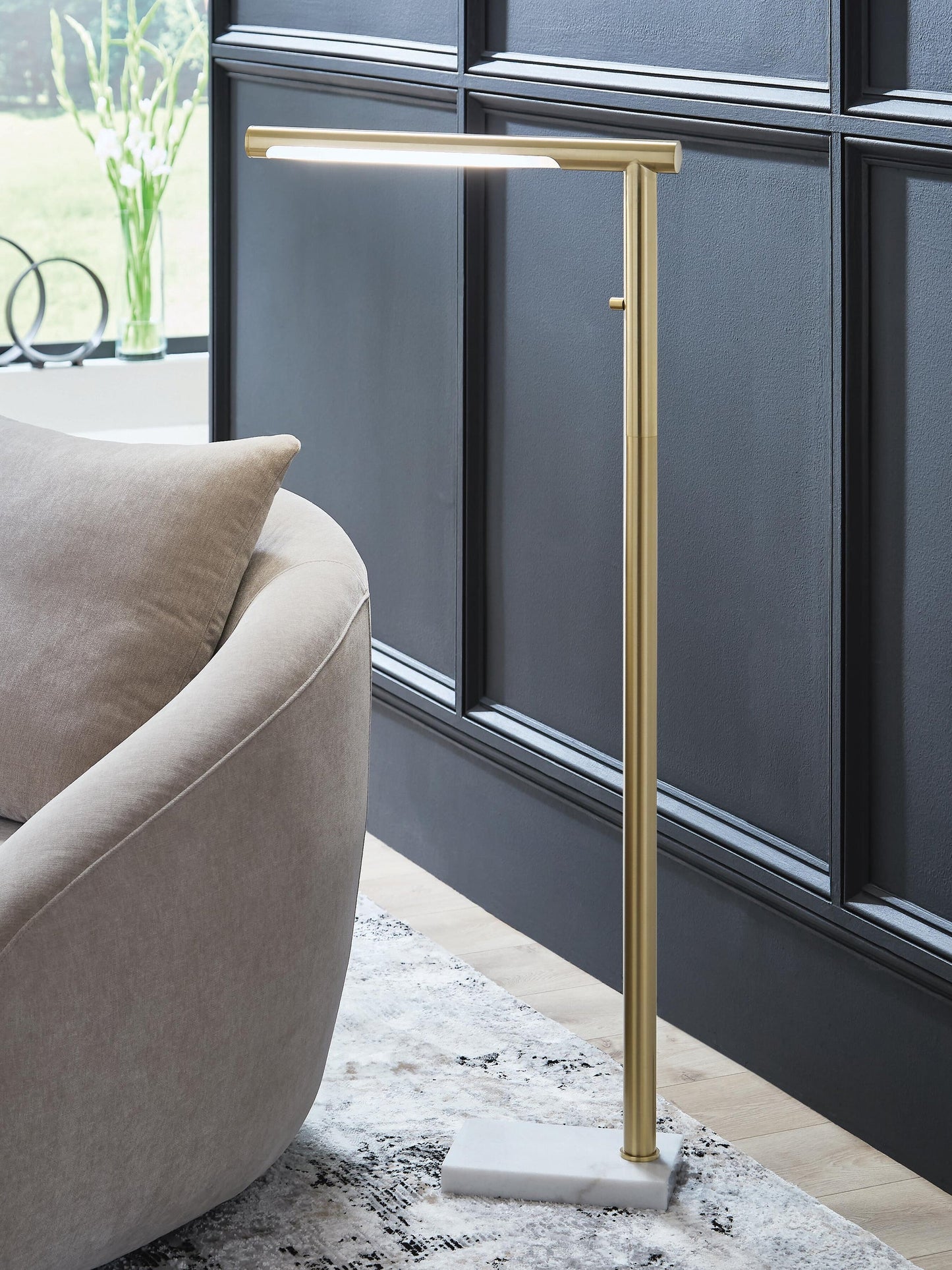 Santiford Metal Floor Lamp (1/CN)