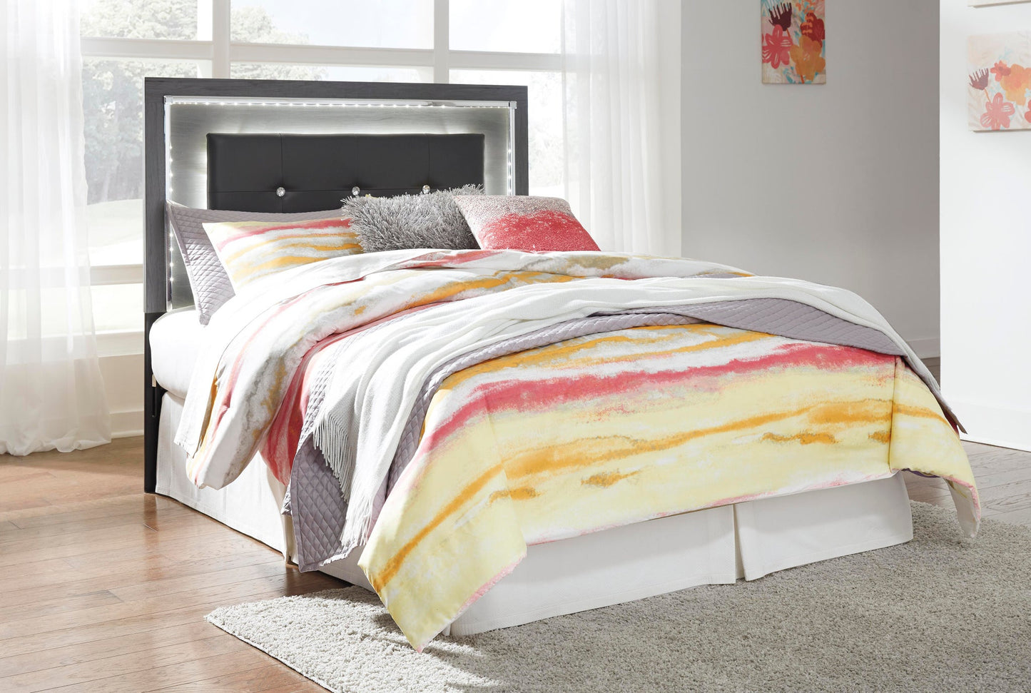 Lodanna Full Upholstered Panel Headboard Bed with Mirrored Dresser