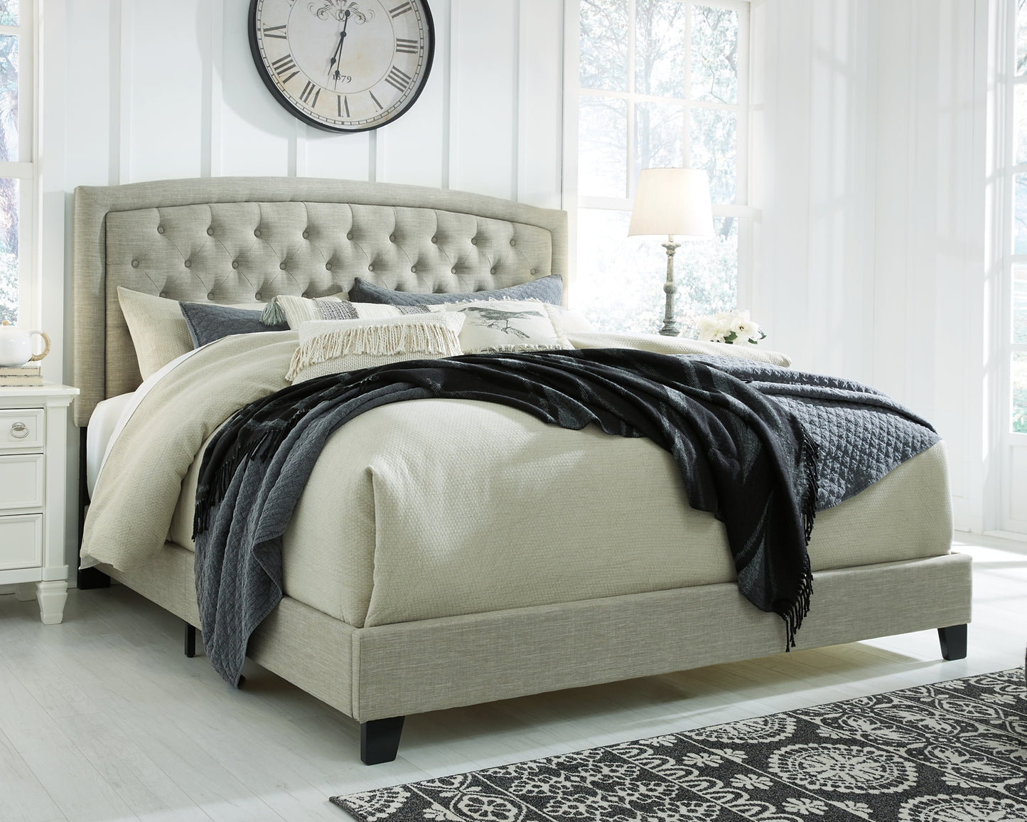 Jerary Queen Upholstered Bed